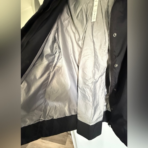 Lululemon Black Outer Shell Hooded Rain Jacket - Picture 7 of 9